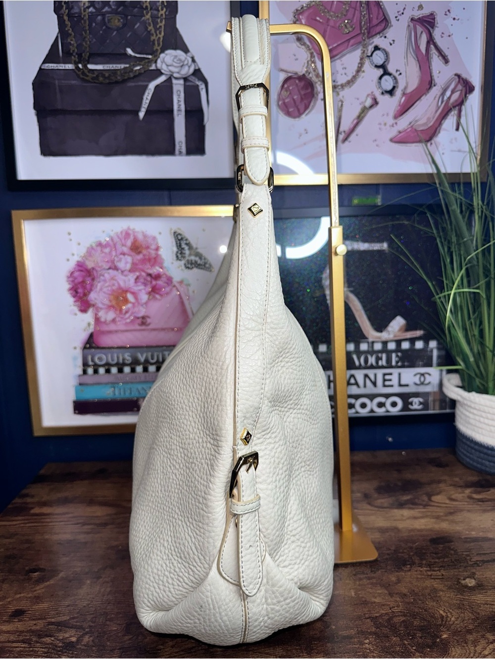 Vintage White Pebbled Leather MCM Hobo Shoulder Bag Gold Hardware - Picture 4 of 16